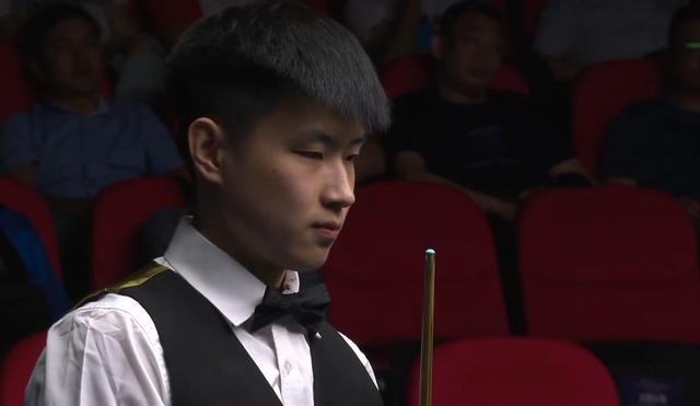 皮亚尼奇重返尤文训练基地，与斯帕莱蒂、基耶利尼合影