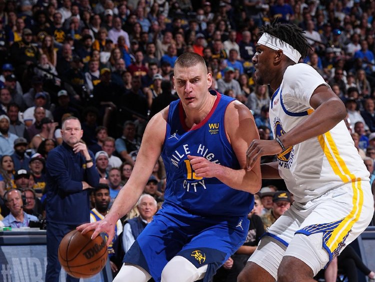受到挤压